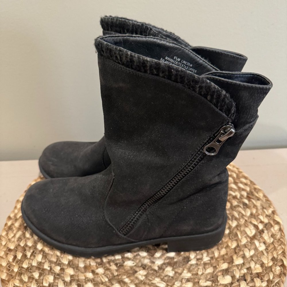 UNR8ED Black Boots with ruffle at top